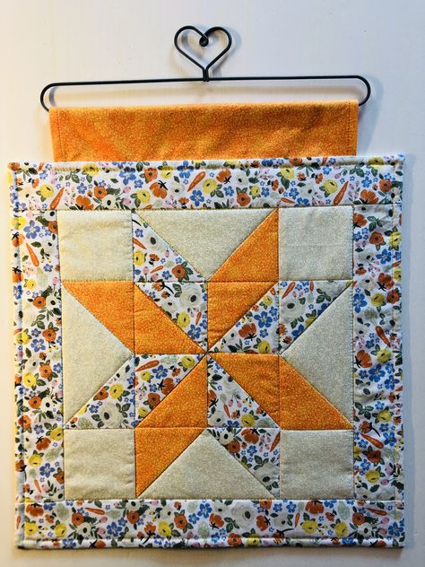 Quilt Tapestry Wall Hangings, Quilt Wall Hanging Patterns, Quilt Wall Hanging Ideas, Quilted Wall Hangings Patterns, Tapestry Hanger, Art Hanger, Quilt Hangers, Easter Fabric, Hanging Quilts