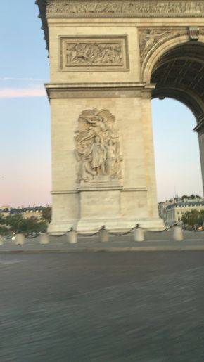 Les Champs Elysees, Sunrise In Paris, Prancis Paris, Paris Video, Paris Travel Photography, All Inclusive Trips, Istoria Artei, Paris Aesthetic, Beautiful Cities