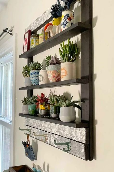 Bed Slats Diy Projects Ideas, Bed Slats Upcycle, Upcycle Bed, Slat Shelves, Repurposed Projects, Recycled Door, Slatted Shelves, Cool Decor, Upcycled Projects