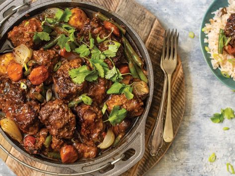 Oxtail and Vegetable Potjie - Potjiekosworld Oxtail Potjie, Potjie Recipes, Gnocchi Bolognese, Wine With Food, Recipes With Wine, South Africa Food, Oxtail Recipes, Homemade Gnocchi, Africa Food