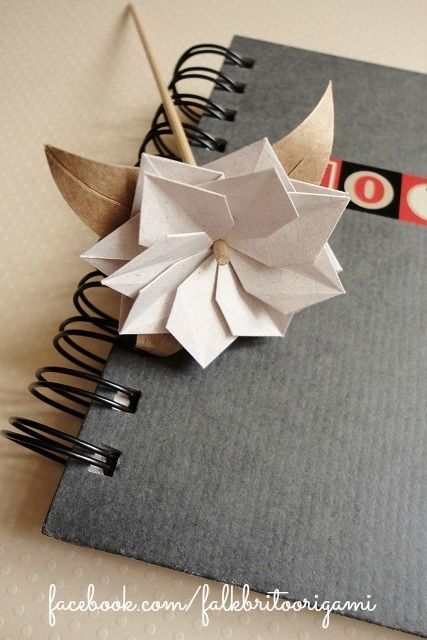 Silly Crafts, Origami Flowers Tutorial, Paper Folding Crafts, Diy Photo Book, Origami And Quilling, Origami Love, Origami And Kirigami, Origami Patterns, Origami Ideas