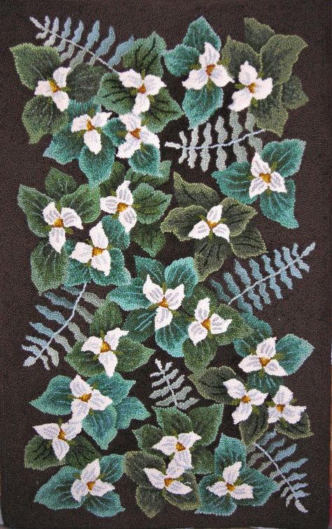 Trillium rug, punch hooked at The Ruggery Ohio Embroidery, Rug Hooking Designs, Rug Hooking Patterns, Hand Hooked Rugs, Needle Embroidery, Hooked Wool, Rug Yarn, Rag Rugs, Punch Needle Patterns