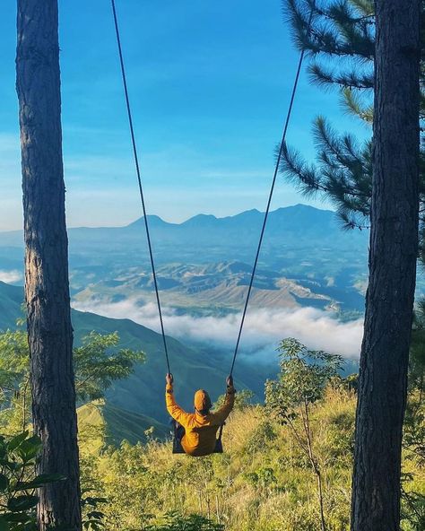 Another popular ecotourism destination in the Philippines is Bukidnon. Perfect for those who want to immerse themselves in nature, it’s full of views as gorgeous as this one. Photo: @akyatni_denmark 📍 Impasugong, Bukidnon (RotyPeaks Ridge Camp) Bukidnon Philippines, Life Vision Board, Aesthetic Shop, One Photo, The Philippines, In Nature, Wonders Of The World, Denmark, Philippines