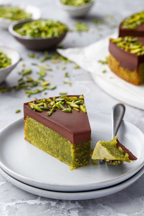 Gf Pistachio Cake, Flourless Pound Cake, Flourless Pistachio Cake With Chocolate Ganache, Cake With Vegetables, Unique Pound Cakes, Eggless Pistachio Cake, Flourless Pistachio Cake, Pistachio And Chocolate Cake, Pistachio Cake Recipe Easy