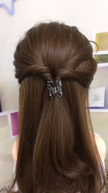 #HairstyleTutorials on Instagram: "Soo beautiful 😍 . . . . . . . . follow @hairwaysvi . . . . . . . #hairstyle #hairstyles #hairstyling #hairstyletutorial #hairstylesforgirls #hairtutorials #hairideas #hairlove #hairfashion #hairtrends #hairinspiration #hairdesign #hairdo #hairstylist #hairtutorial #hairtutorials #reelsinstagram #reelitfeelit #hairreelsofinsta" Hair Style Vedio, Cute Quick Hairstyles, Easy Hairstyles For Thick Hair, Easy Hairstyles Quick, Ponytail Hairstyles Easy, Guest Hair, Hairstyles For Medium Length Hair Easy, Hair Tutorials Easy, Front Hair Styles