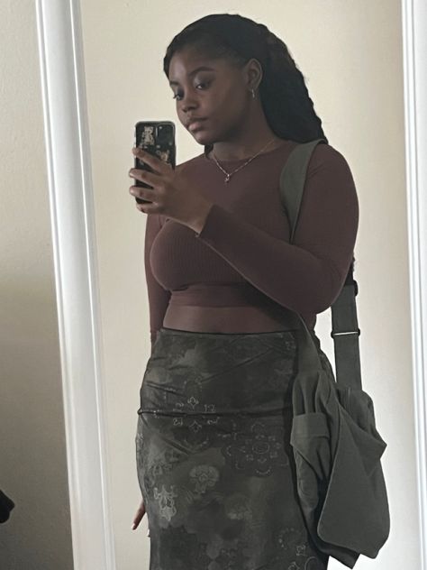 Earthy Simple Outfits, Earthy Black Woman Aesthetic Summer, Earthy Outfits For School, Boho Fall Outfits Black Women, Mid Size Black Women, Mid Size Boho Fashion, Earthy Girl, Earthy Outfits, Effortlessly Chic Outfits