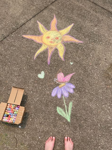 Chalk Art Butterfly, Chalk Butterfly, Sidewalk Chalk Art Vsco Easy, Chalk Flowers, Easy Side Walk Chalk Art For Kids, Sidewalk Chalk Butterfly, Summer Chalk Art Side Walk, Sunshine Nature, Broken Concrete