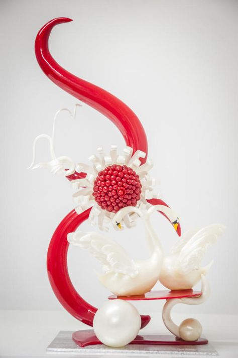 Pulled Sugar Art, Chocolate Showpiece, Chocolate Sculptures, Creative Food Art, Candy Sweet, Wish Come True, Sugar Art, Love Cake, Sweet Candy