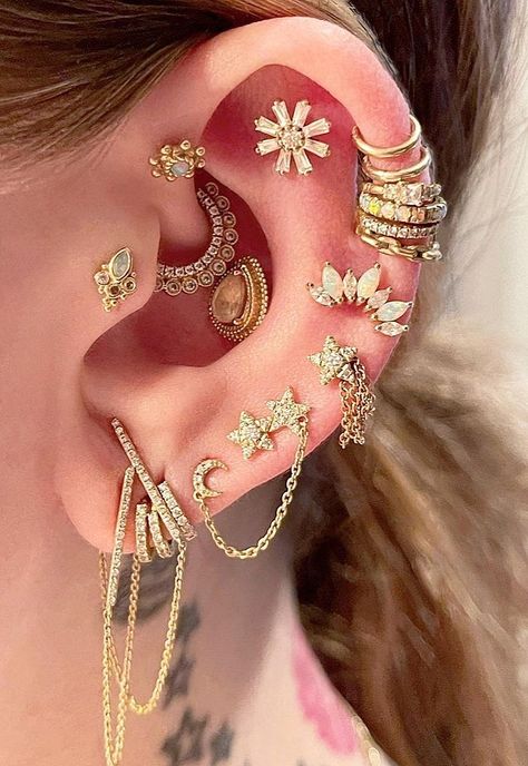 Ear Picerings Ideas, Ear Piercing Collection, Loads Of Ear Piercings, Ear Piercing Themes, Crowded Ear Piercings, Ear Piercings Inspiration Classy, Picerings Ideas, Many Ear Piercings, Piercing Ideas Ears