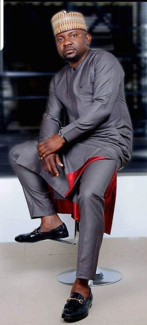 This Simple and classy will fit into any occasion or gathering like magic. Easy and comfortable. Its made with the concept of portraying African culture, talents and African prints....Its specially made for you to standout among crowds, You have to try one on to know how it really feels like .... Suit Groomsmen, Agbada Design, Mens Traditional Wear, Groom's Suit, Costume Africain, African Suit, Nigerian Men Fashion, African Wear Styles For Men, Latest African Men Fashion