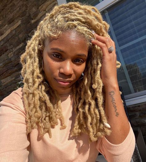 Platinum Blonde Locs, Blonde Locs, Blonde Dreadlocks, Blonde Dreads, Embrace Natural Beauty, Beautiful Dreadlocks, Short Locs Hairstyles, Dreadlock Style, Dreads Styles