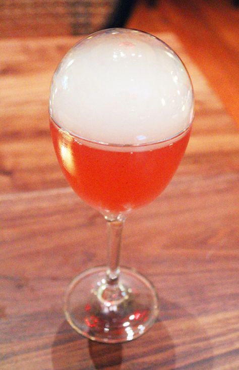 Mezcal, pickled raspberry and a fragile bubble of smoke make up this arresting cocktail. Smoked Cocktail, Bubble Cocktail, Smoked Cocktails, Bubble Recipe, Bubble Drink, Decorative Food, Sticky Pork, Custom Grill, Shots Alcohol