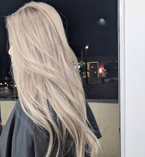 Beige Blonde Hair, Blonde Hair Makeup, Silver Blonde Hair, Ash Blonde Hair, Beige Tones, Blonde Hair Inspiration, Blonde Hair Looks, Platinum Blonde Hair, Long Blonde