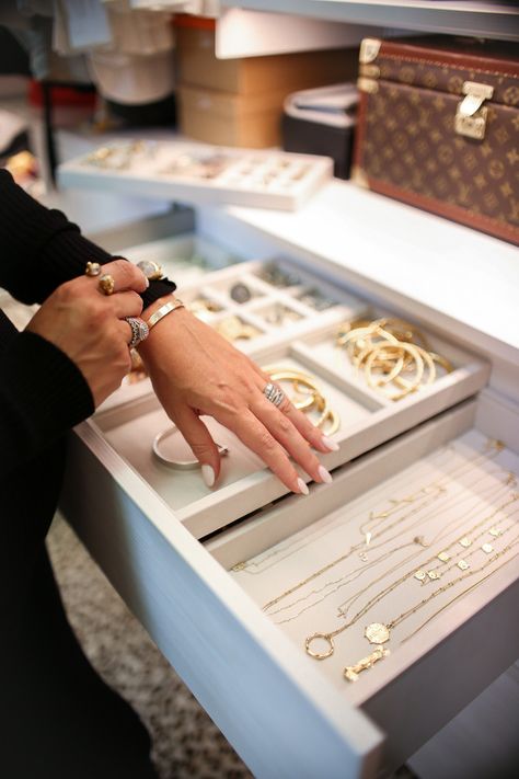 Jewelry organizer drawer