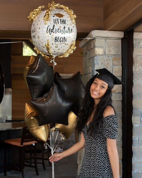 Cute Graduation Party Ideas, Balloon Decorations Graduation, High School Decor, Kindergarden Graduation, Boys High School Graduation Party, Green Graduation Party, Boys Graduation Party, College Graduation Party Decorations, Girl Graduation Party