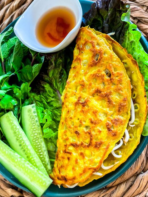 Ban Xeo Recipe Vietnamese Food, Vietnamese Banh Xeo, Banh Uot Recipe, Banh Xeo Recipe Vietnamese Food, Ban Xeo Recipe, Bahn Xeo Recipe, Banh Khot Recipe, Ban Xeo, Bahn Xeo