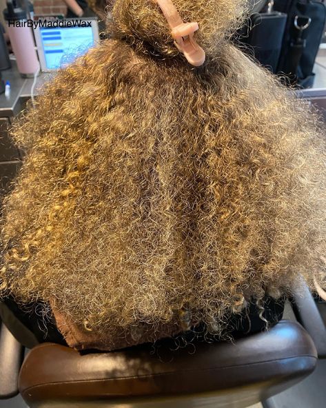 Brushed Out Curly Hair, Frizzy Hairstyles, Hair Perms, Ugly Hair, Dry Curly Hair, Layered Curly Hair, Big Curly Hair, Crimped Hair, Shoulder Hair