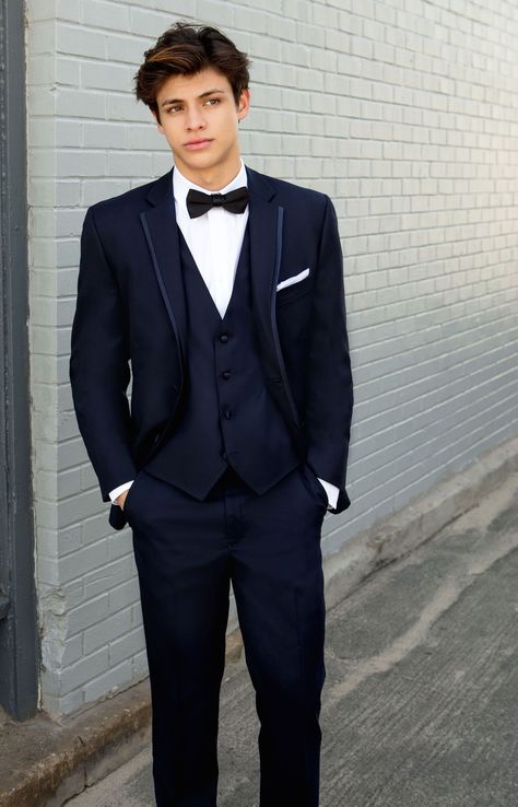 Here is my man you guys now have pick out my homecoming dress. Prom Boys Outfit, Cute Guy Outfits, Prom Outfits Men, Dylan Jordan, Prom Outfits For Guys, Jordan 1 Outfit Women, Prom Suits For Men, Boys Tuxedo, Western Outfits Men