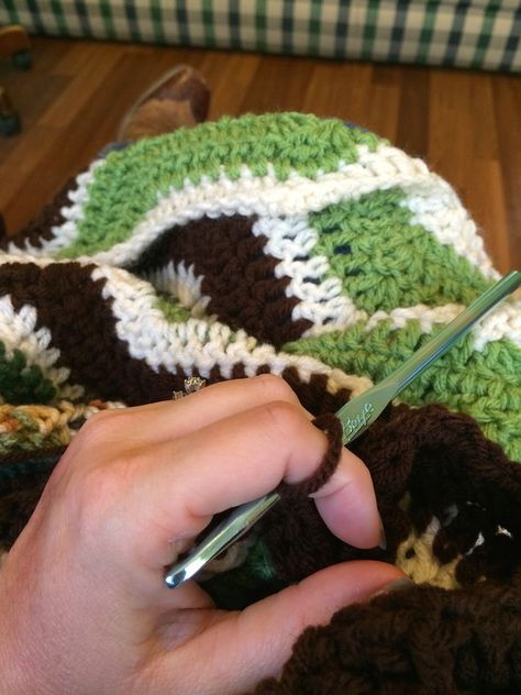 Camo Crochet Blanket, V Stitch Crochet, Ripple Blanket, Afghans Crochet, Crochet Afghan Patterns Free, Army Colors, Crochet Heart Pattern, Camo Baby Stuff, V Stitch