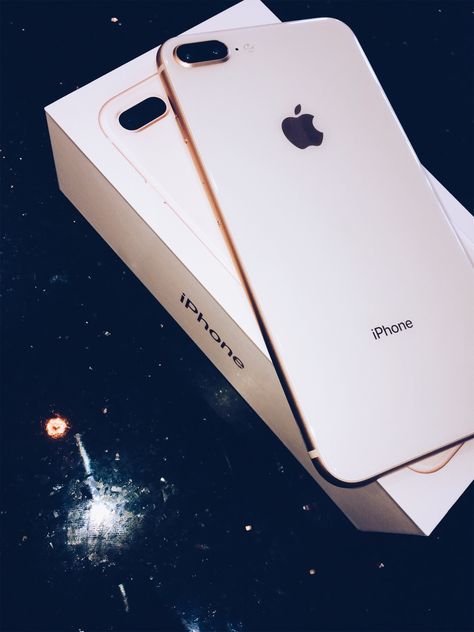 #iphone #iphone8plus #gold Iphone 7plus Rose Gold, Airpods Apple, Free Iphone Giveaway, Iphone Price, Gold Iphone, Apple Phone Case, Apple Brand, Iphone Phone, Trik Fotografi