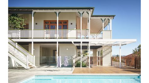 A Classic Queenslander With Mid-Century Vibes! Hive Architecture, Farmhouse Tub, Queenslander Renovation, Backyard House, Top Architects, The Local Project, Australian Architecture, Victorian Terrace, Hill House