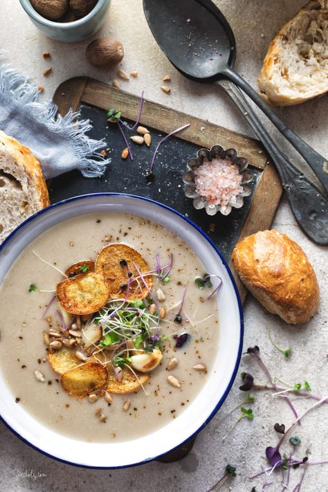 Süssholz – Food Photography + Pearl Wine Poetry Garlic Potato Soup, Wine Poetry, Soup Photography, Garlic Roasted Potatoes, Paleo Meal Plan, Garlic Potatoes, Soup Kitchen, Vegetarian Soup, Healthy Soup