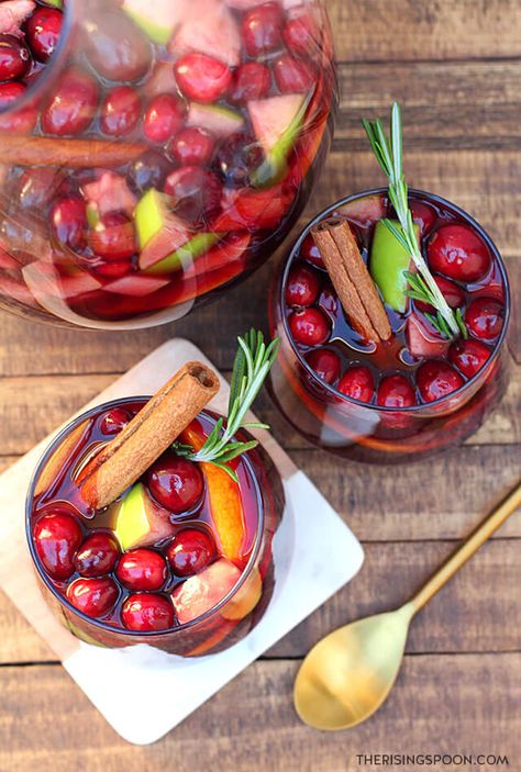 Easy & Festive Holiday Sangria Recipe Holiday Sangria Recipes, Homemade Sangria, Winter Sangria, Holiday Sangria, Red Wine Sangria, Apple Sangria, Sangria Cocktail, Wine Sangria, Cranberry Apple