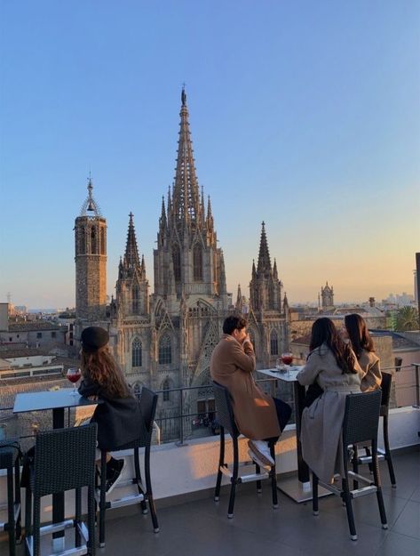 Barcelona Aesthetic, Spain Aesthetic, Europe Aesthetic, Söt Katt, Barcelona Travel, Dream Travel Destinations, City Aesthetic, Travel Goals, Spain Travel