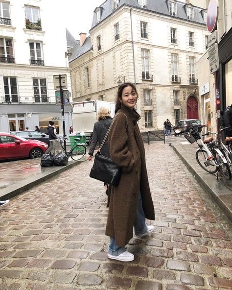 김고은 kim go eun chanel paris s/s 2019 Kim Go Eun Aesthetic, Kim Go Eun Style, Kim Go Eun, Outfit Invierno, Korean Fashion Trends, Korean Actresses, 가을 패션, Korean Actress, Fotografi Potret