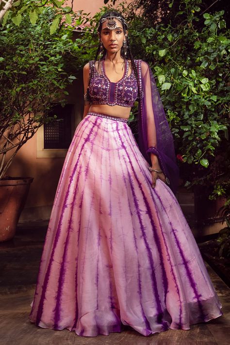 Reeti Arneja, Tie Dye Lehenga, Tie Dye Wedding Dress, Dye Lehenga, Shibori Dress, Ghaghra Choli, Simple Lehenga, Lehenga Designs Simple, Gaun Fashion