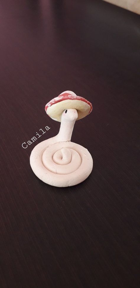 Mushrooms Clay Art, Worm Clay Art, Cute Clay Things Aesthetic, Diy Snake Decoration, Clay Funny Ideas, Clay Art Snake, Cute Easy Clay Art, Cute Things To Make Out Of Model Magic, Cool Clay Ideas Easy