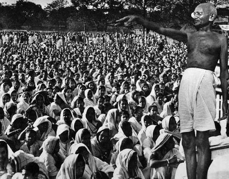 Mahatma Gandhi Biography - Facts, Life History, Role in India’s Independence, Assassination - An Essay Mahatma Gandhi Photos, Independence Day Photos, History Lesson Plans, Indian Independence Day, India Independence, Civil Disobedience, History Of India, Karl Marx, Charles Darwin