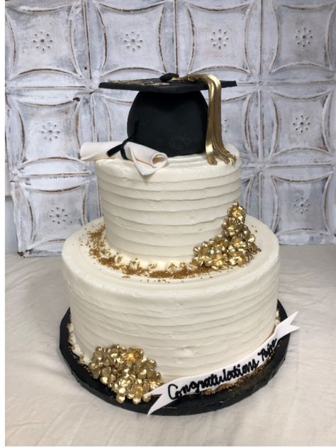 Graduation Smash Cake, Graduation Cakes Buttercream, Graduation Cake Two Tier, Gold And Black Graduation Cakes, Tiered Graduation Cakes, Graduation Cake Black And Gold, High School Graduation Cakes 2023, Gold Graduation Cakes, Graduation Cakes For High School 2020