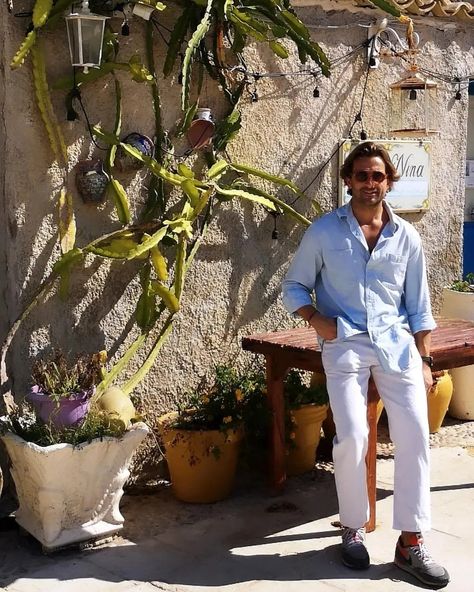 The Guy's Guide to Effortless Italian Summer Vacation Style Italian Vacation Outfit, Amalfi Coast Outfits, Italian Summer Style, European Summer Vacation, Vacation Outfits Men, Coast Outfit, Summer Vacation Style, Elba Island, Italian Summer Outfits