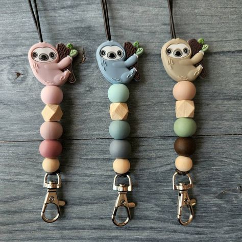 Keychains Wristlet, Silicone Crafts, Bead Pens, Diy Keychains, Lanyard For Keys, Lanyard Id Holder, Lanyard Teacher, Silicone Lanyard, Bead Keychain