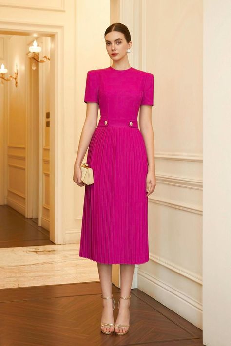 Pink Outfit Classy, Formal Dresses For Work, Hot Pink Outfit, Cute Formal Dresses, Beautiful Evening Dresses, Formal Evening Wear, Outfit Classy, Mean Blvd, Stylish Work Attire