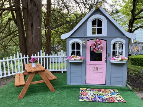 Tranforming a wooden playhouse for kids Outdoor Playhouse Paint Ideas, Playhouse Upgrade, Wooden Playhouse Makeover, Playhouse Inspiration, Childrens Wooden Playhouse, Diy Playhouse Makeover, Painted Playhouse, Backyard Playhouse Ideas, Kids Wooden Playhouse