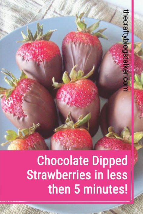 Delicious chocolate dipped strawberries made with chocolate chips melted in the microwave. #thecraftyblogstalker #chocolatedippedstrawberries #chocolatestrawberries Chocolate Dipped Fruit, Dipped Strawberries, Festive Desserts, Valentine Desserts, Spring Desserts, Chocolate Dipped Strawberries, Dessert Pizza, Valentines Day Food, Strawberry Dip