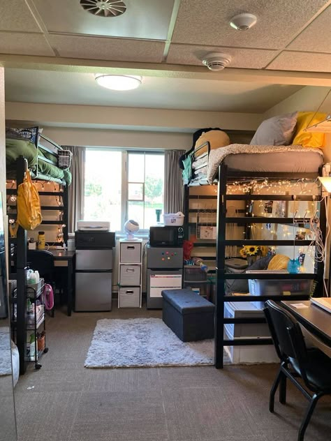 Dorm Room 4 People, Dorm Lofted Bed Ideas, Dorm Configuration, Dorm Room Ideas 2 People, Dorm Room Loft Bed Layout, Dorm With Tv, Dorm Room Ideas Bunkbeds, Dorm Room Ideas Double, Dorm 2 People