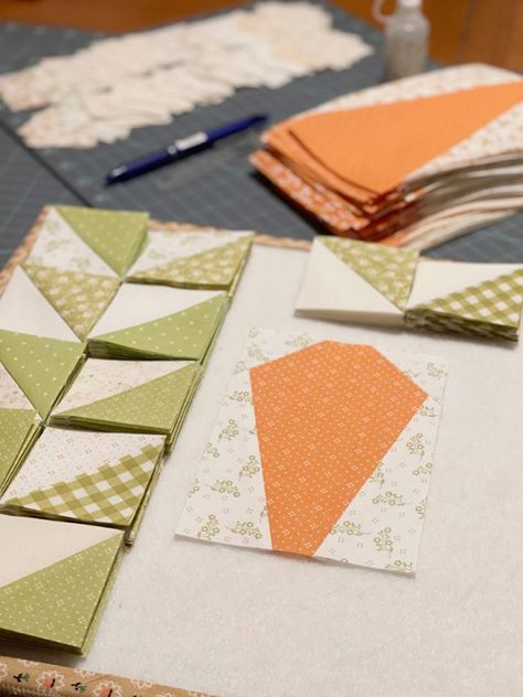 CARROT SPROUTS: RUNNER/QUILT FINISHING DETAILS | Fresh Figs Carrot Quilt Block, Easter Quilt, Creative Quilting, Quilted Table Runners Christmas, Seasonal Pillows, Bunny Quilt, Pieced Quilts, Spring Quilts, Cute Quilts