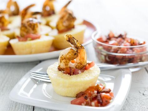 Shrimp & Grits Cups With Creamy Polenta Recipe | HGTV >> http://www.hgtv.com/shows/lazy-entertainer/articles/shrimp-and-grits-cups-recipe?soc=pinterest Grits Appetizer, Bridal Bbq, Brunch Bites, Spicy Pulled Pork, Warm Appetizers, Shrimp Toast, Recipes Savory, Shrimp Grits, Shrimp And Grits