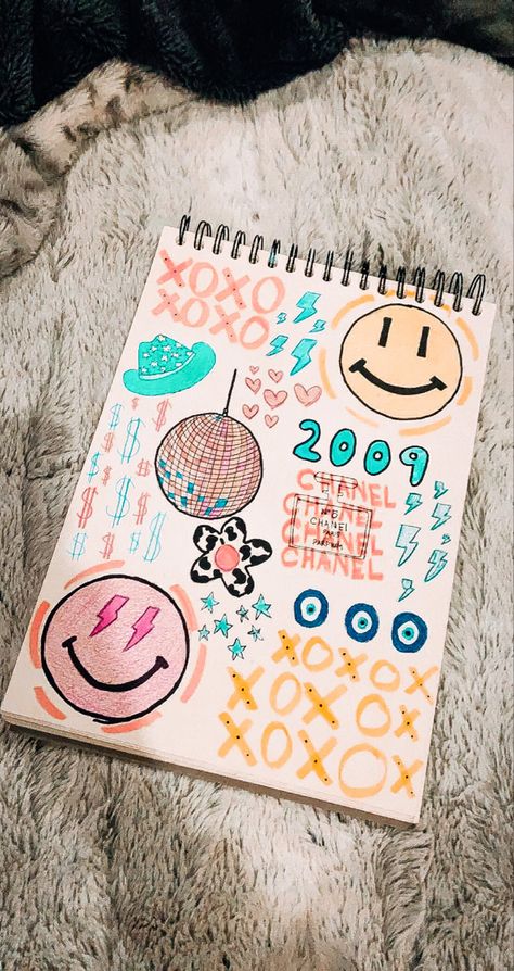 Skechtbook Ideas Preppy, Preppy Easy Painting Ideas, Preppy Notebook Page Ideas, Preppy Sketches Easy, Preppy Things To Write In Your Notebook, Preppy Summer Drawings, Preppy Diary Ideas, Drawing Ideas With Gel Pens, What To Draw Preppy