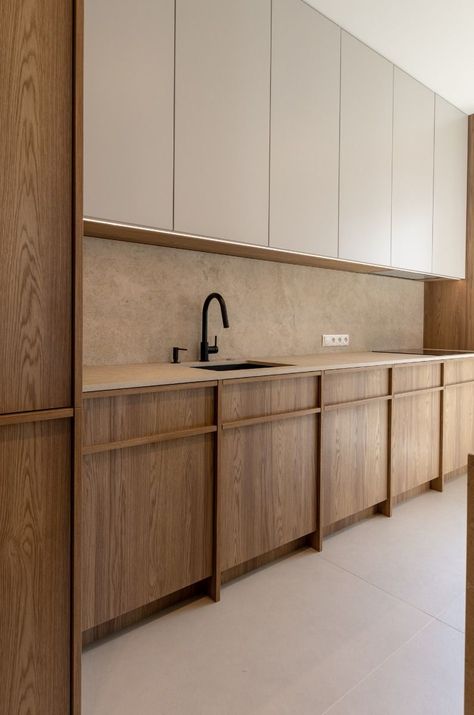 #moderndesign #kitchendecor #interiordesign #homedecor #kitcheninspiration #timelessdesign #kitchenrenovation #modernkitchen #homeimprovement #kitchenstyle Japandi Oak Kitchen, Japandi Interior Design Kitchen, Greige Kitchen, Japandi Kitchen, Scandinavian Kitchens, Japanese Home Decor, Oak Kitchen Cabinets, Japandi Interior, House Extension Design