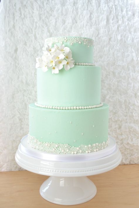 Hydrangea Wedding cake by flour & flourish Mint Green Wedding Cake, Hydrangea Wedding Cake, Mint Wedding Cake, Wedding Cake Hydrangea, Hydrangea Cake, Kek Kahwin, Green Wedding Cake, Hydrangea Wedding, Wedding Mint Green