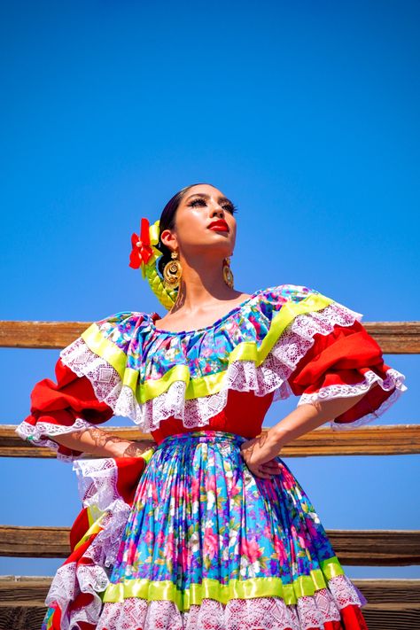 gabrielaaaramirez on IG and tiktok Sinaloa Folklorico Dress, Folklorico Photography, Folklorico Poses, Folklorico Photoshoot, Mexican Fancy Dress, Traditional Clothing Around The World, Quinceañera Photoshoot Ideas, Folklorico Dresses, Folkloric Dress