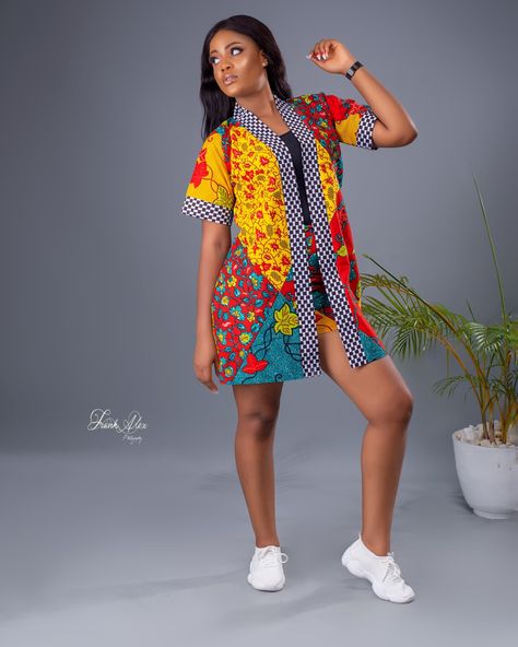 African print, short and kimono jacket Short Ankara Kimono Jacket, African Print Kimono Jackets, Kimono Jacket And Shorts, Modern Kimono Fashion Outfits, Short Kimono Outfit, Ankara Kimono Dress, Kimono Jacket Outfit, Short Flare Gown, Ankara Short Flare Gowns