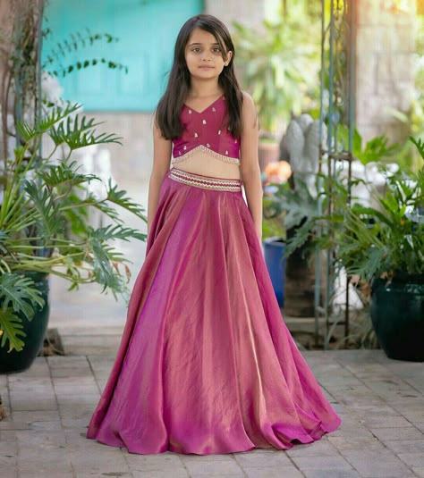 Diwali Outfits For 12 Year Girl, Leghana Design For Kids, Lehanga For Girls 10-12, Girls Lehanga Blouse Designs, Lehenga Design For Kids Girl, Kids Dress Patterns Indian, Baby Lehenga Blouse Designs, Kids Dresses For Girls Indian, Kids Lehenga Choli Design