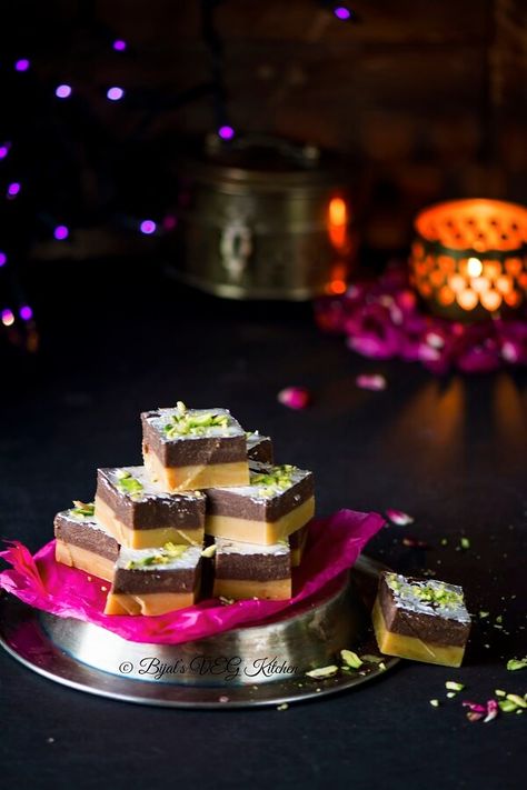 Chocolate Burfi, Sweets Photography, Burfi Recipe, Easy Sweets, Diwali Sweets, Diwali Food, Sweet Dishes Recipes, Sweet Meat, Indian Dessert Recipes