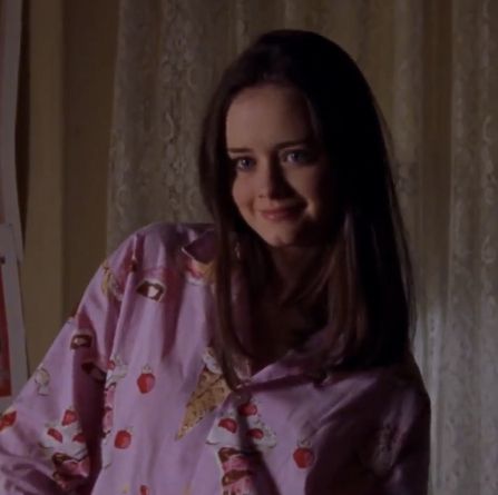 Rory Gilmore Style, Babette Ate Oatmeal, Gilmore Girls Outfits, Pink Academia, Lorelai Gilmore, Fashion Wallpaper, Rory Gilmore, Infj, Gilmore Girls