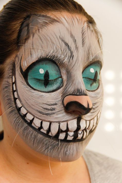 Maquillaje Gato Cheshire Cheshire Cat Face Paint, Halloween Alice In Wonderland, Cheshire Cat Costume, Adult Face Painting, Halloween Costumes For Work, Animal Makeup, Alice In Wonderland Costume, Halloween Queen, Character Makeup